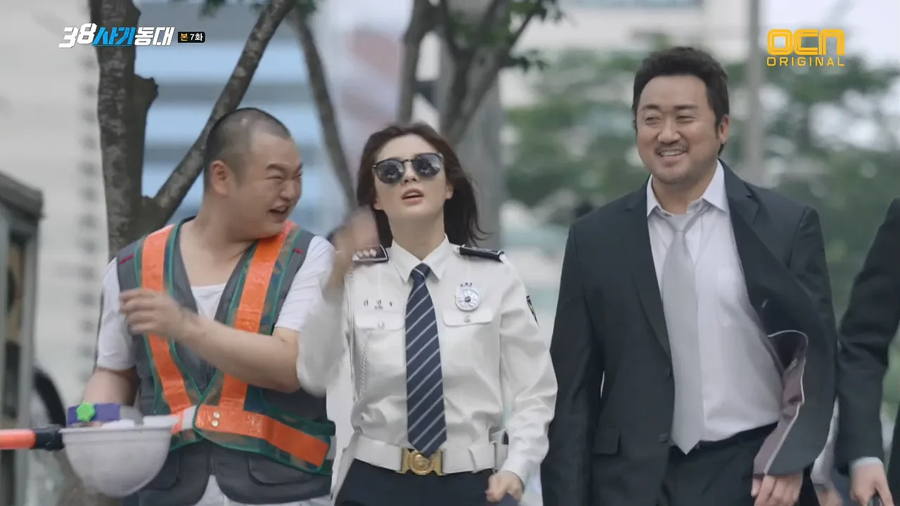 GS25앞 드라마 장면 2
